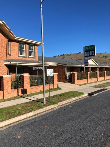 Exterior view, Gundagai Gabriel Motor Inn in Gundagai Exterior view, Gundagai Gabriel Motor Inn in Gundagai