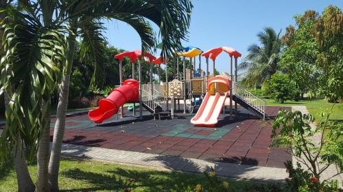 Playground, The Palms in Plantation Village Playground, The Palms in Plantation Village