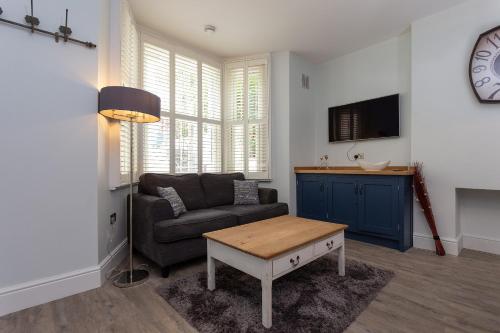 This photo about 3 Bedroom Flat in Central London shared on HyHotel.com