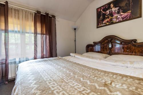 This photo about Burger Club shared on HyHotel.com