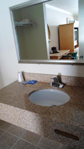 This photo about Stateline Economy Inn shared on HyHotel.com