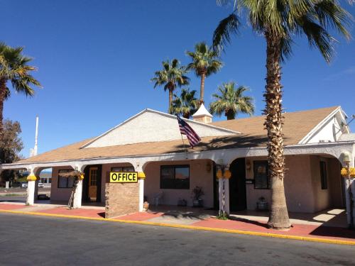 Entrance, Emerald Inn & Lounge in Blythe (CA) Entrance, Emerald Inn & Lounge in Blythe (CA)