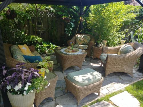 TwiningRetreat in Niagara On The Lake (ON) TwiningRetreat in Niagara On The Lake (ON)