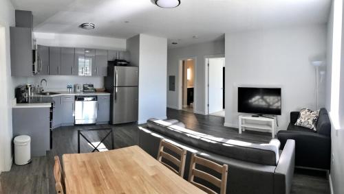 Brand New Studios and 2 Bed Apts Close to Boston University and Boston College with Private Parking
Brand New Studios and 2 Bed Apts Close to Boston University and Boston College with Private Parking