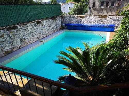 Úszómedence, L'Ours des Corbières - Chambres d'hôtes (L'Ours des Corbieres - Chambres d'hotes) in Lagrasse Úszómedence, L'Ours des Corbières - Chambres d'hôtes (L'Ours des Corbieres - Chambres d'hotes) in Lagrasse