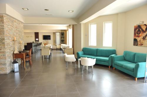 Shared lounge/TV area, Hotel Maritime in Petaloudes Shared lounge/TV area, Hotel Maritime in Petaloudes