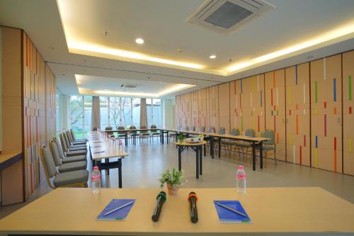 Meeting room / ballrooms, POP! Hotel Sangaji Yogyakarta near Pool Bar at Hotel Tentrem Meeting room / ballrooms, POP! Hotel Sangaji Yogyakarta near Pool Bar at Hotel Tentrem