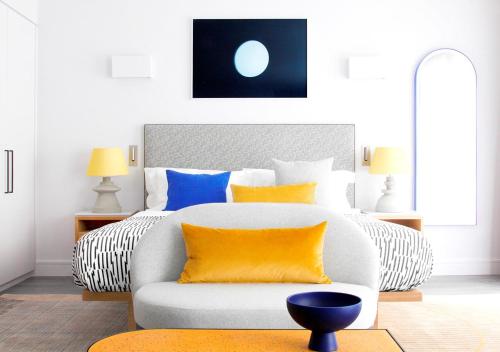 Létesítmények, Rockwell East-Tower Bridge near HMS Belfast Létesítmények, Rockwell East-Tower Bridge near HMS Belfast