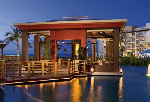 Restaurant, Dreams Jade Resort & Spa - All Inclusive in Puerto Morelos Restaurant, Dreams Jade Resort & Spa - All Inclusive in Puerto Morelos