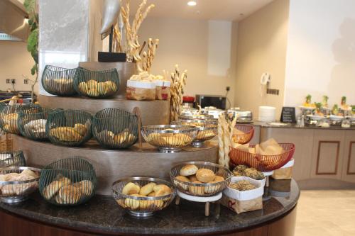 Food and beverages, Radisson Blu Hotel, Buraidah in Buraydah Food and beverages, Radisson Blu Hotel, Buraidah in Buraydah