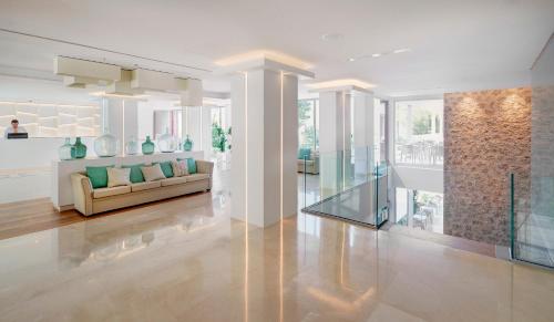 Lobby, Hipotels Bahia Cala Millor - Adults Only in Sant Llorenc des Cardassar Lobby, Hipotels Bahia Cala Millor - Adults Only in Sant Llorenc des Cardassar