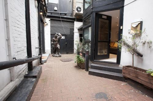 This photo about King Square Gardens by Allo Housing shared on HyHotel.com