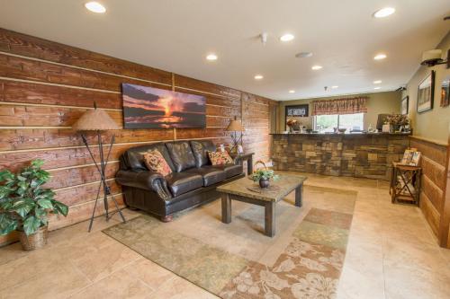 Lobi, Travelodge by Wyndham Gardiner Yellowstone Park North Entr in Gardiner (MT) Lobi, Travelodge by Wyndham Gardiner Yellowstone Park North Entr in Gardiner (MT)