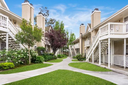 A szálláshely kívülről, Chase Suites Hotel Brea in Brea (CA) A szálláshely kívülről, Chase Suites Hotel Brea in Brea (CA)