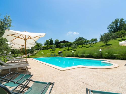 Swimming pool, Farmhouse in Umbria with Pool in Gubbio Swimming pool, Farmhouse in Umbria with Pool in Gubbio