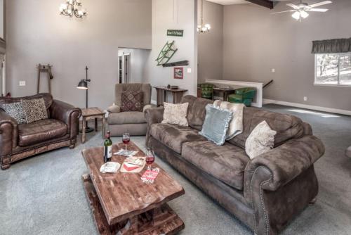 This photo about 1st Wood N' Box Lodge - Three Bedroom shared on HyHotel.com