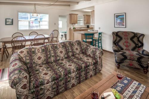 在meiguo.com看到的101 Sierra Mountain Cabin - Three Bedroom的介绍图片