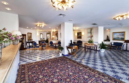 ردهة, منتجع وسبا بونتا كامبانيلا (Punta Campanella Resort & Spa) in ماسا لوبرينس ردهة, منتجع وسبا بونتا كامبانيلا (Punta Campanella Resort & Spa) in ماسا لوبرينس