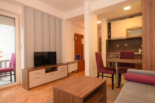 Flatiron Apartment
Flatiron Apartment