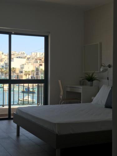 Sunrise Creek in Марсаскала Sunrise Creek in Марсаскала