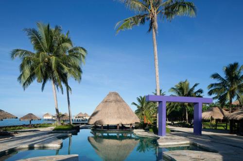 Swimming pool, Coconuts Beach Club Resort & Spa in Siumu Swimming pool, Coconuts Beach Club Resort & Spa in Siumu