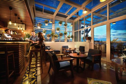 Bar/lounge, Hai Bay Hotel & Restaurant in Hoan Kiem District Bar/lounge, Hai Bay Hotel & Restaurant in Hoan Kiem District