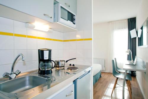 Konyha, CERISE Lannion in Lannion Konyha, CERISE Lannion in Lannion