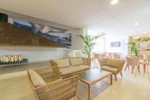 Előcsarnok, azuLine Hotel Bergantin in Sant Josep de sa Talaia Előcsarnok, azuLine Hotel Bergantin in Sant Josep de sa Talaia
