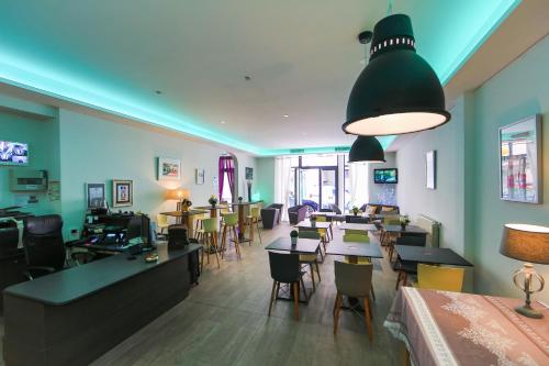 Лоби, Hotel Cannes Croisette in Кан Лоби, Hotel Cannes Croisette in Кан