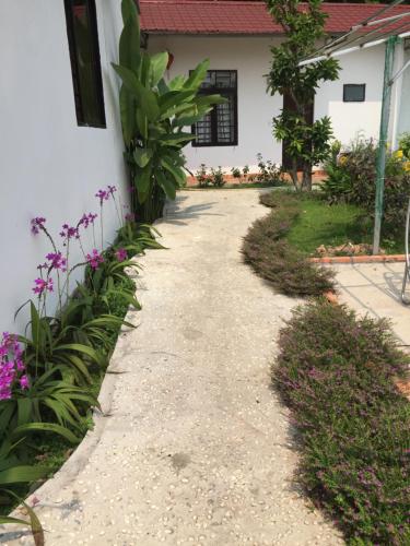 Hotel Thien Duong Xanh in Ap Binh Thi Hotel Thien Duong Xanh in Ap Binh Thi