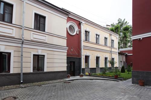 Petrovskij Dvor in بتروجرادسكي دسترك Petrovskij Dvor in بتروجرادسكي دسترك