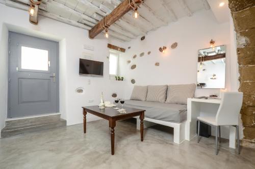 Facilities, Venetian Suites in Naxos Island Facilities, Venetian Suites in Naxos Island