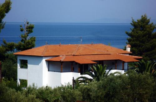 This photo about Fantasia Studios and Apartments shared on HyHotel.com