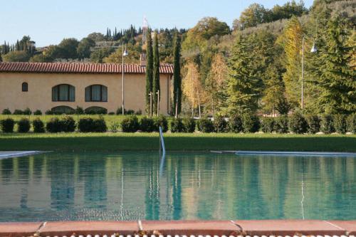 Svømmebasseng, Delfina Palace Hotel in Foligno Svømmebasseng, Delfina Palace Hotel in Foligno