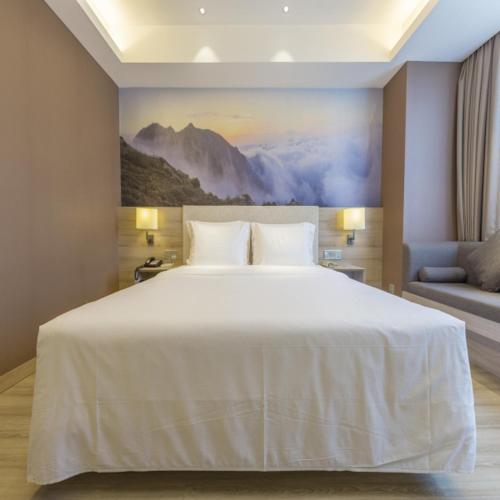 This photo about Atour Hotel Xiaozhai Shiyou University Xi'an shared on HyHotel.com