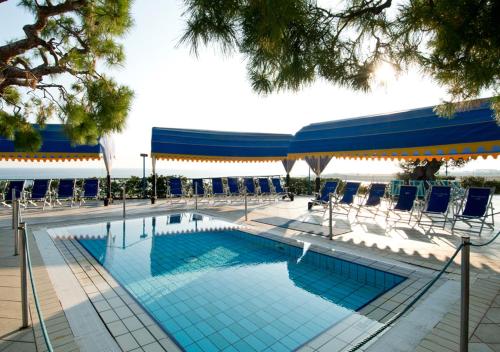 Úszómedence, Corvino Resort in Area Produttiva Úszómedence, Corvino Resort in Area Produttiva