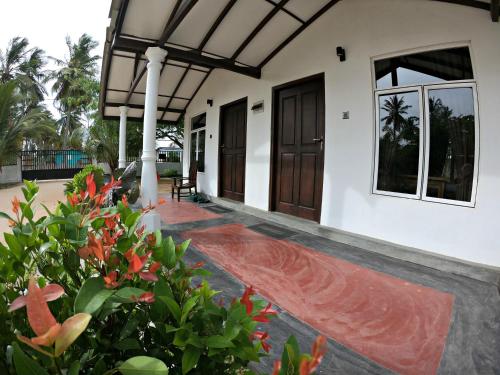 Entree, Luna Beach Hotel in Trincomalee Entree, Luna Beach Hotel in Trincomalee