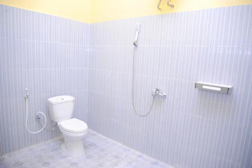 Bathroom, Rumah Eyang Guest House near Pulau Tabuhan Island Bathroom, Rumah Eyang Guest House near Pulau Tabuhan Island