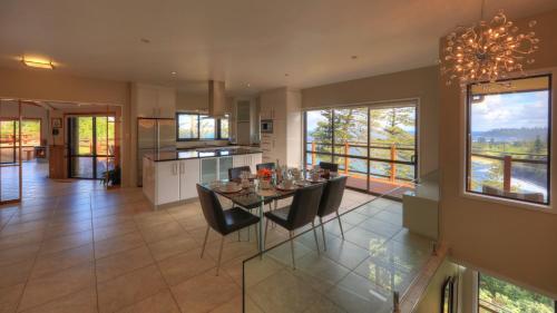 Kitchen, Endeavour Lodge in Kingston Kitchen, Endeavour Lodge in Kingston