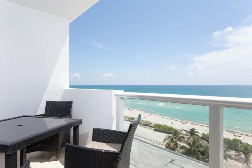 Surrounding environment, The Castle Beach Apartments in Miami Beach (FL) Surrounding environment, The Castle Beach Apartments in Miami Beach (FL)