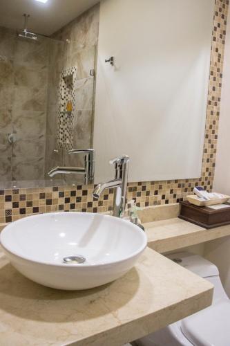 Bathroom, Hotel Castilla Real in Pereira Bathroom, Hotel Castilla Real in Pereira