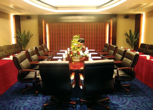Business center, Guangzhou New Century Hotel in Huadu District Business center, Guangzhou New Century Hotel in Huadu District