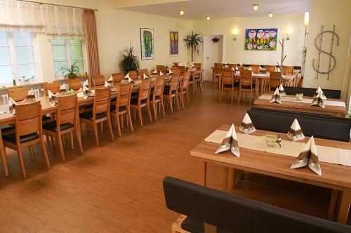 Restaurant, Frankischer Gasthof Lutz in Giebelstadt Restaurant, Frankischer Gasthof Lutz in Giebelstadt