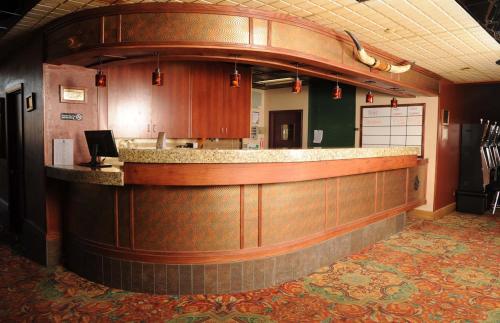 Előcsarnok, Ramada by Wyndham Elko Hotel at Stockmen's Casino in Elko Előcsarnok, Ramada by Wyndham Elko Hotel at Stockmen's Casino in Elko