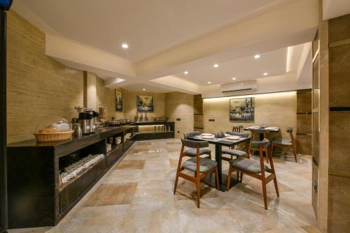 Food and beverages, Hotel Orient Regency in Mumbai Central Food and beverages, Hotel Orient Regency in Mumbai Central