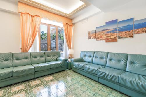 صالة مشتركة/ منطقة التلفزيون, Hotel La Pergoletta in ماسا لوبرينس صالة مشتركة/ منطقة التلفزيون, Hotel La Pergoletta in ماسا لوبرينس