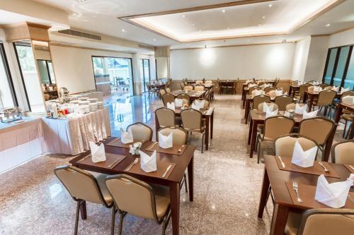 Food and beverages, Airport Beach Hotel in Naiyang Beach Food and beverages, Airport Beach Hotel in Naiyang Beach