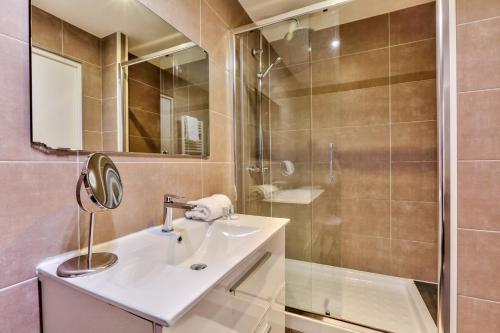 This photo about 02 Best Flat Montorgueil 1 shared on HyHotel.com