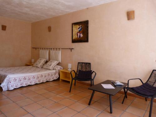 This photo about Le Mas de Pie Caud shared on HyHotel.com