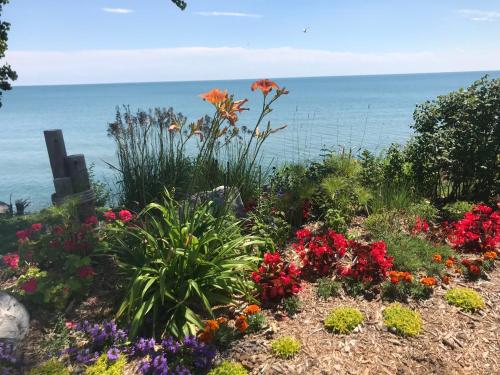 This photo about Village Inn on the Lake shared on HyHotel.com